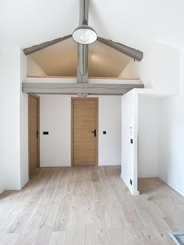 Appartement - 85 m² - 5 pièces