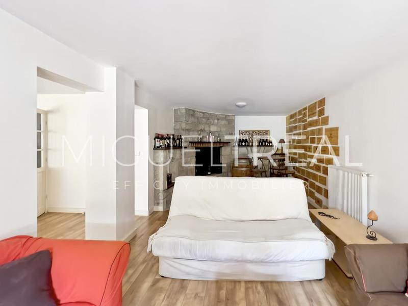 Maison - 214 m² - 8 pièces