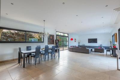 Maison - 300 m² - 7 pièces