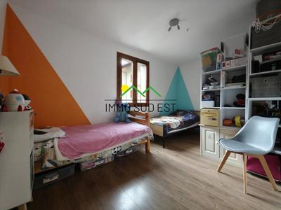 Appartement - 93 m² - 5 pièces