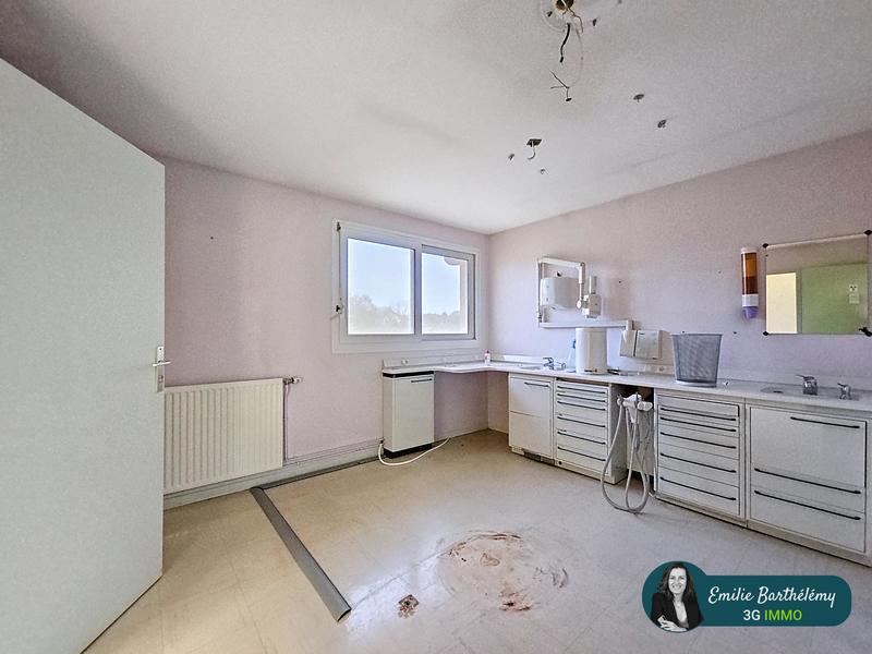 Local commercial - 174 m² - 12 pièces