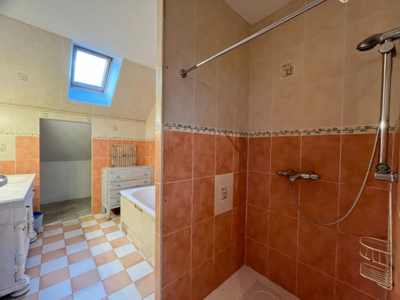 Maison - 270 m² - 6 pièces