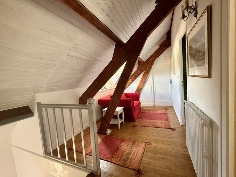 Maison - 280 m² - 15 pièces