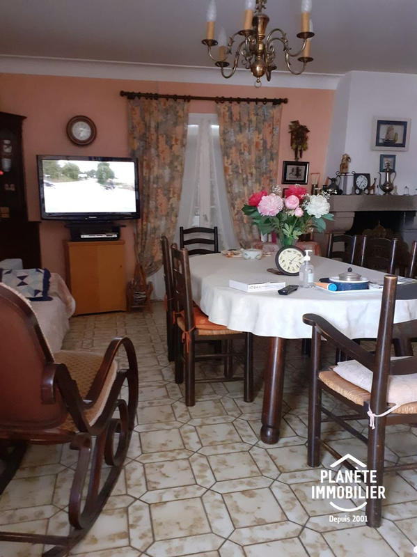 Maison traditionnelle - 250 m² - 13 pièces