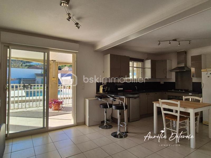 Maison - 180 m² - 6 pièces