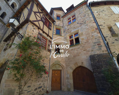 Maison - 300 m² - 16 pièces