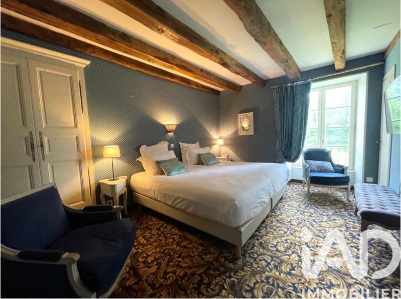 Maison - 370 m² - 18 pièces