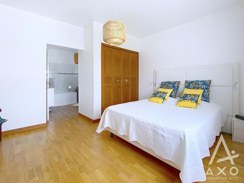 Maison - 204 m² - 8 pièces