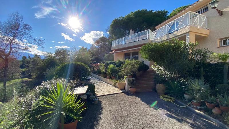 Maison - 170 m² - 9 pièces