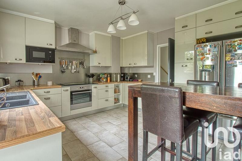 Maison - 218 m² - 9 pièces