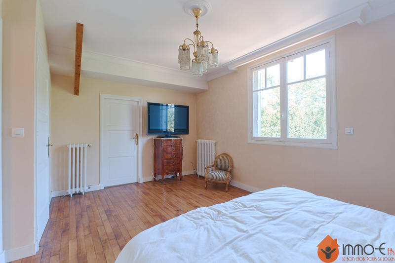 Propriété - 200 m² - 6 pièces