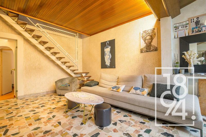 Maison - 240 m² - 9 pièces