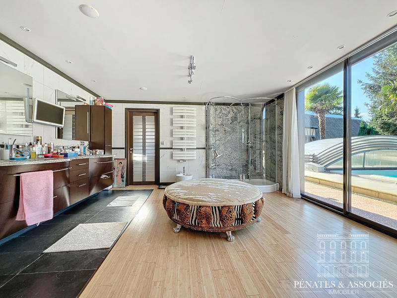 Villa - 360 m² - 6 pièces