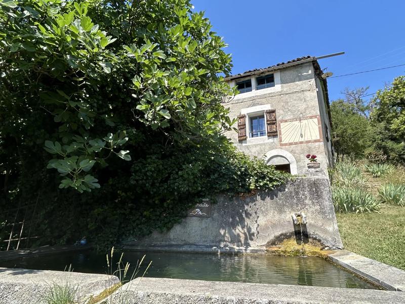 Maison - 335 m² - 13 pièces