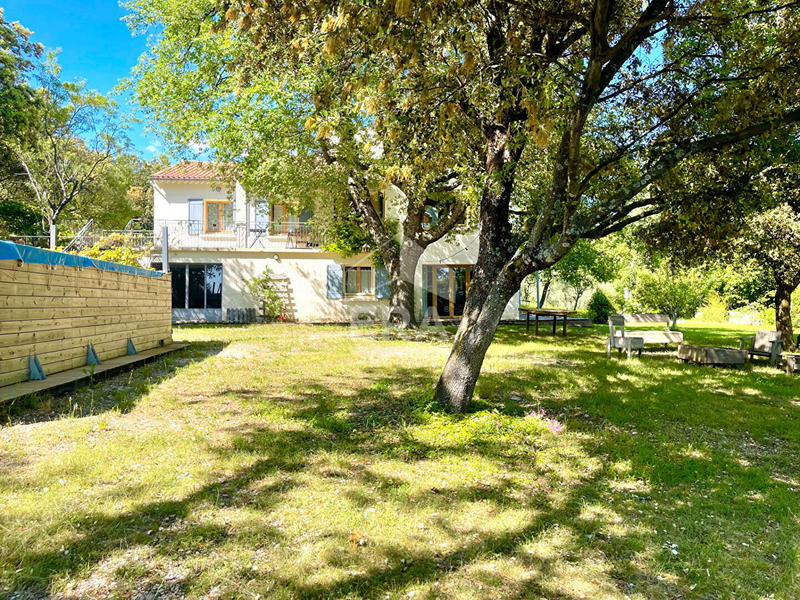 Maison - 210 m² - 8 pièces