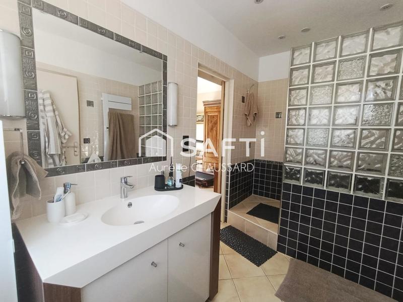 Maison - 220 m² - 7 pièces