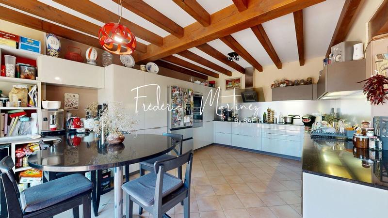 Maison - 205 m² - 8 pièces