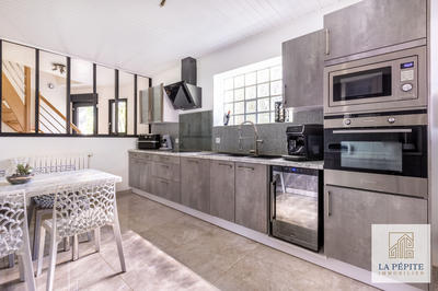 Villa - 267 m² - 10 pièces