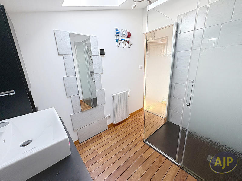 Maison - 97 m² - 7 pièces