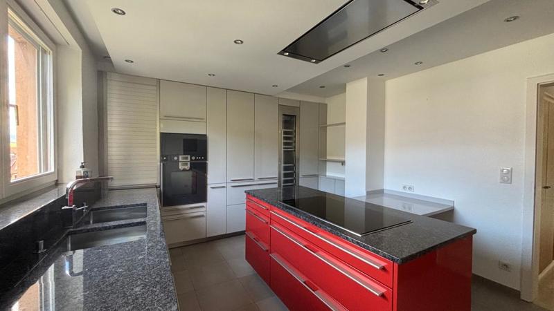 Maison - 299 m² - 10 pièces