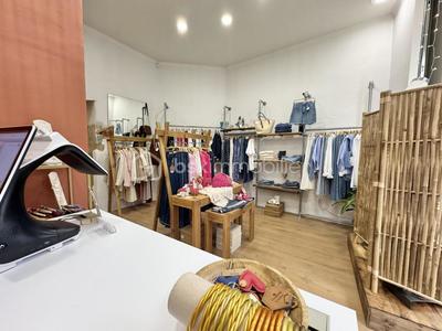 Local commercial - 53 m² - 3 pièces