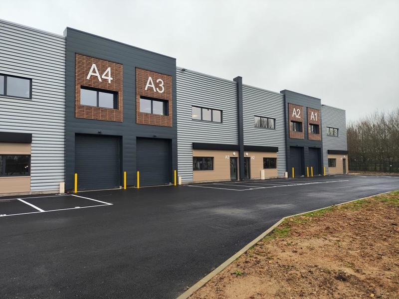 Local d'activité / Entrepôt - 229 m²