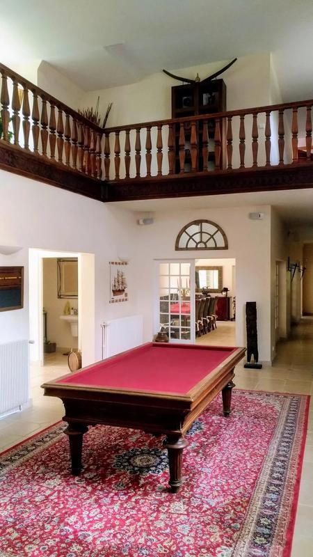 Propriété - 710 m² - 14 pièces