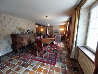 Maison traditionnelle - 197 m² - 9 pièces