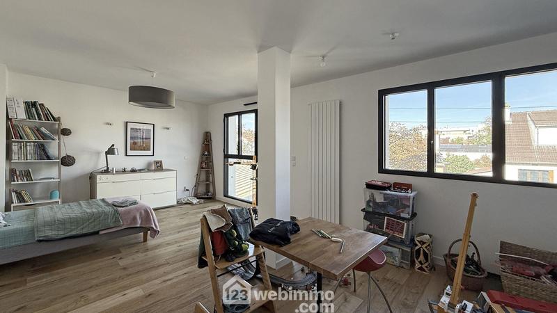 Maison - 216 m² - 9 pièces