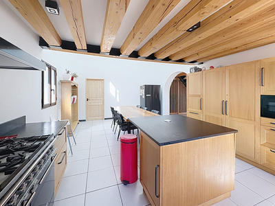 Maison - 250 m² - 7 pièces