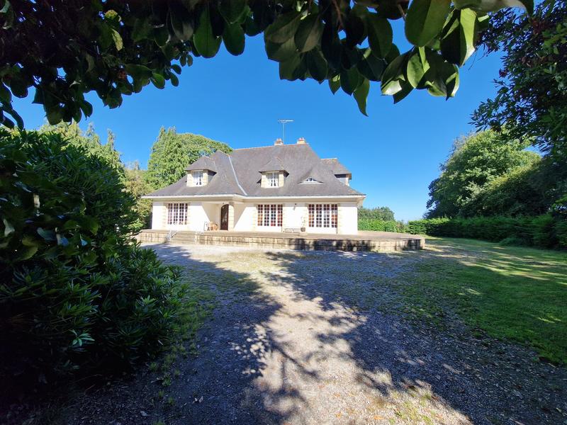 Maison - 230 m² - 9 pièces