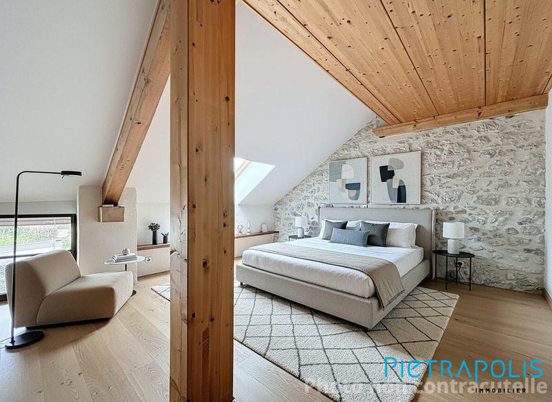 Maison - 255 m² - 5 pièces