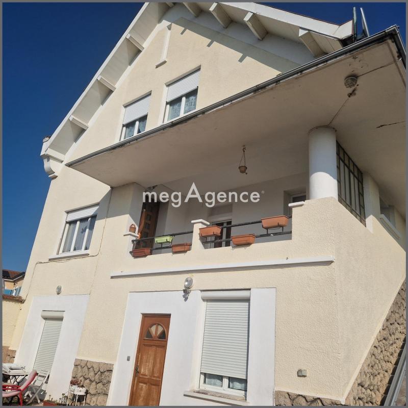 Maison - 328 m² - 12 pièces