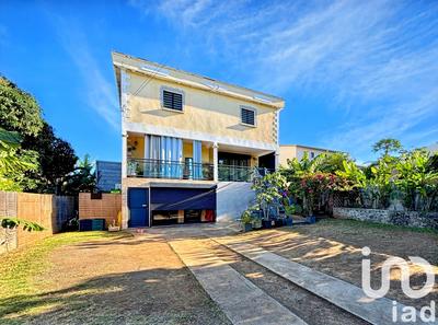 Maison - 220 m² - 8 pièces