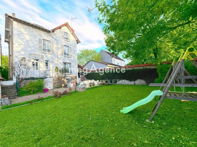 Maison - 176 m² - 9 pièces