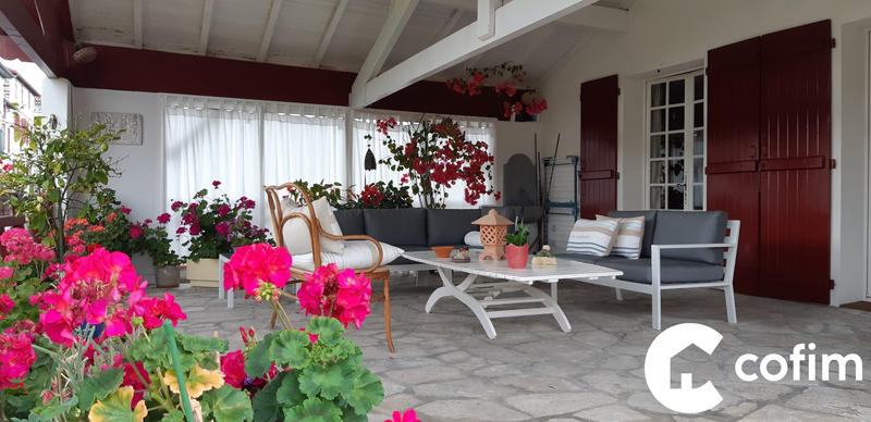 Maison - 300 m² - 6 pièces