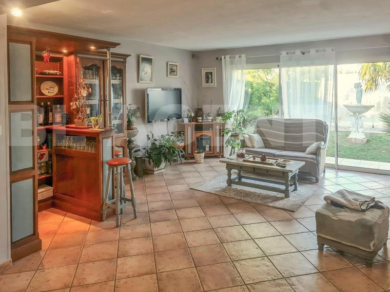 Maison - 320 m² - 11 pièces