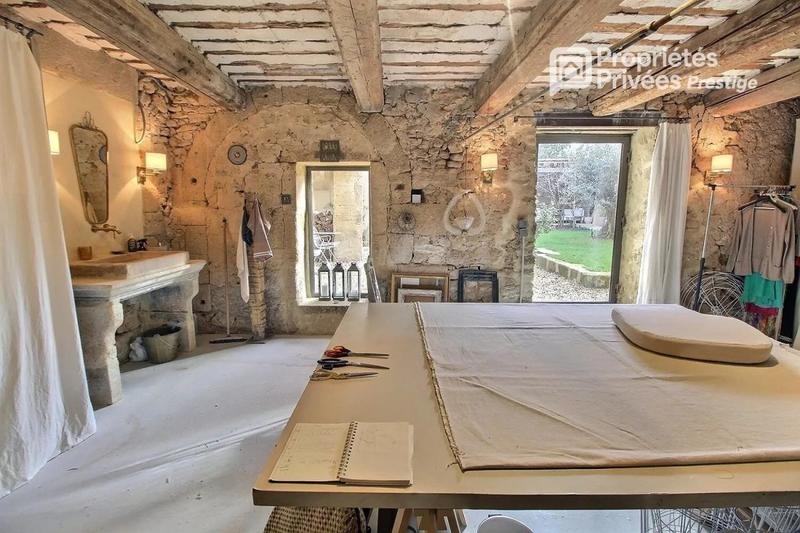 Demeure - 330 m² - 11 pièces