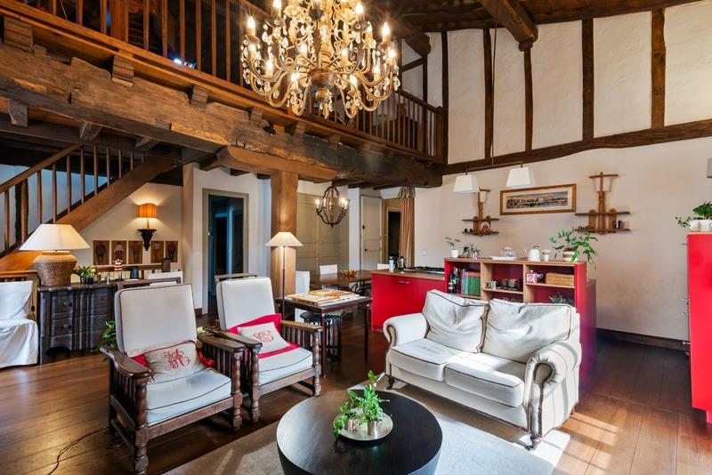 Maison - 650 m² - 14 pièces