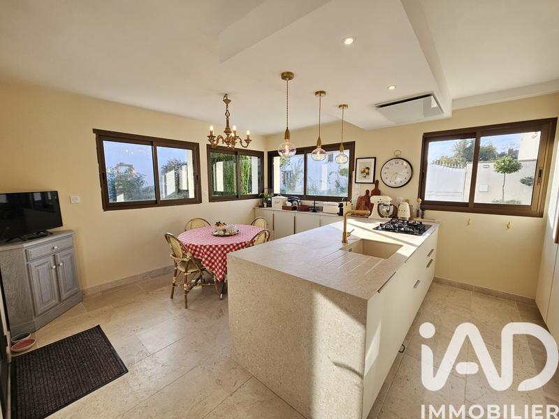 Maison - 202 m² - 8 pièces