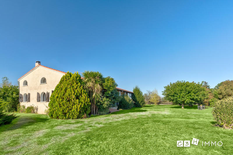 Maison - 218 m² - 7 pièces