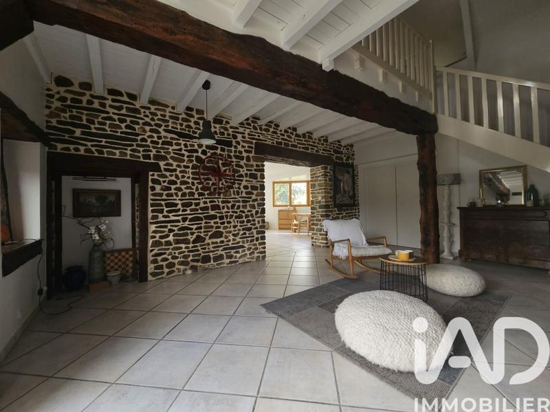 Maison - 250 m² - 8 pièces