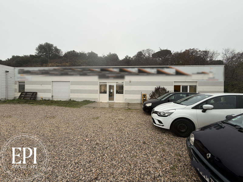 Local commercial - 588 m²