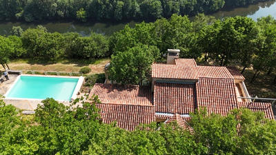 Maison - 216 m² - 7 pièces