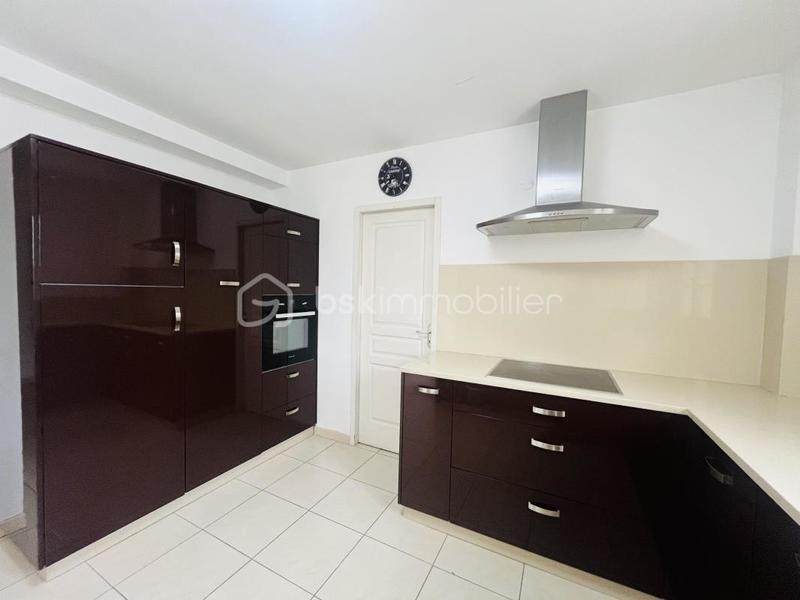 Maison - 180 m² - 7 pièces