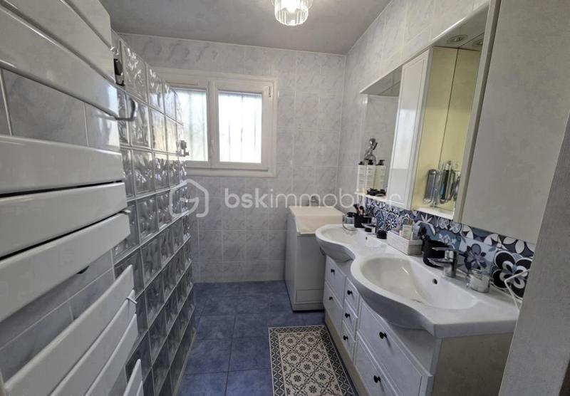 Maison traditionnelle - 123 m² - 6 pièces