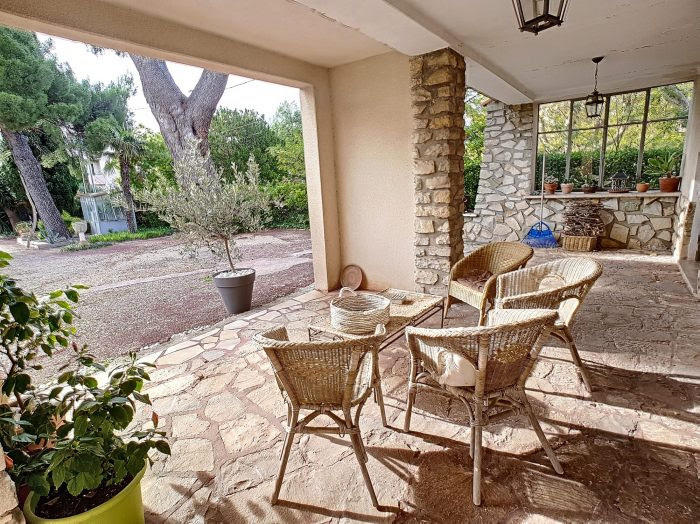 Maison - 230 m² - 8 pièces