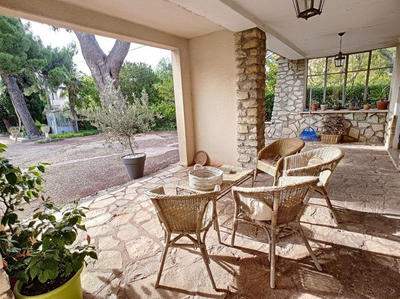 Maison - 230 m² - 8 pièces