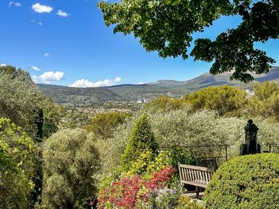 Maison - 368 m² - 10 pièces