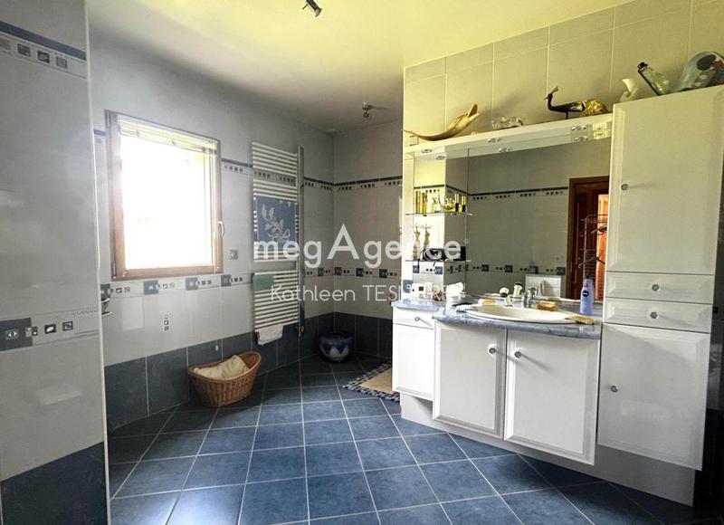 Maison - 228 m² - 7 pièces